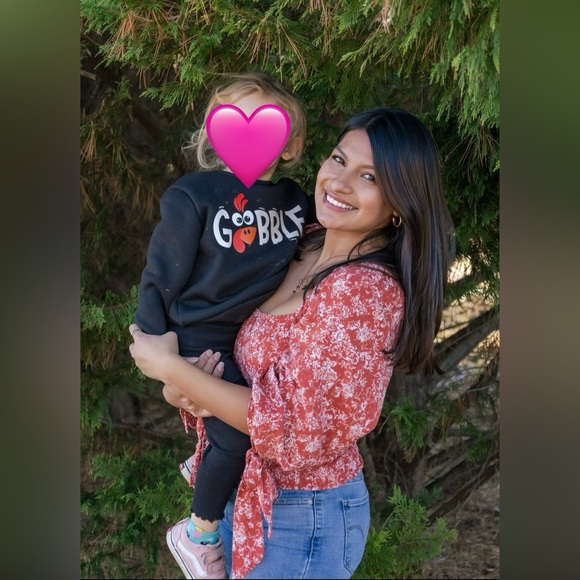 Red blouse - Picture 4 of 5